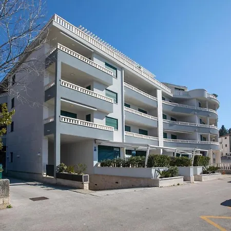 Larissa On The Makarska